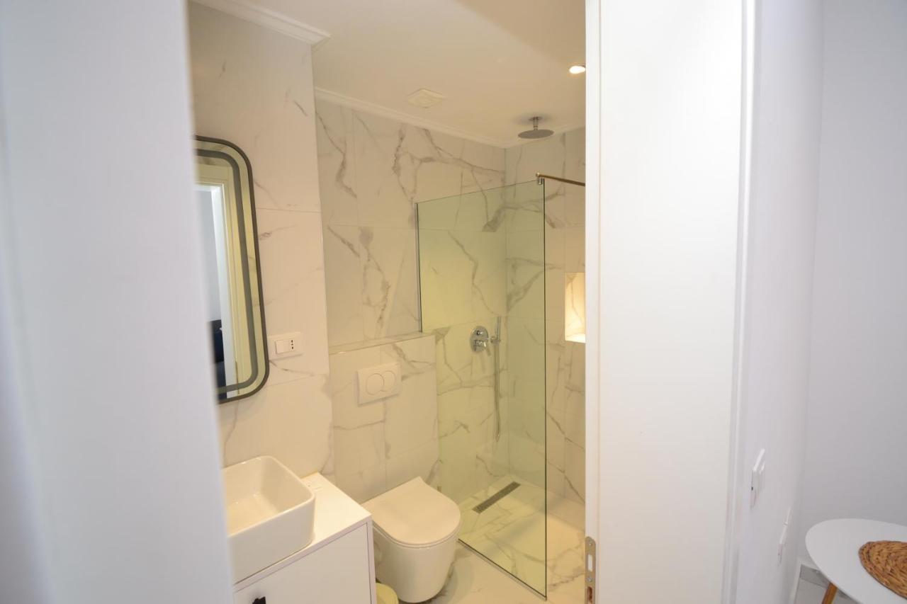 E&L Luxury Apartments ساراندا المظهر الخارجي الصورة