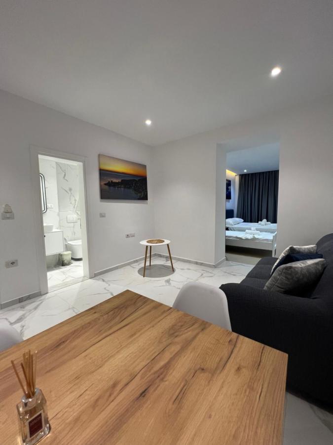 E&L Luxury Apartments ساراندا المظهر الخارجي الصورة